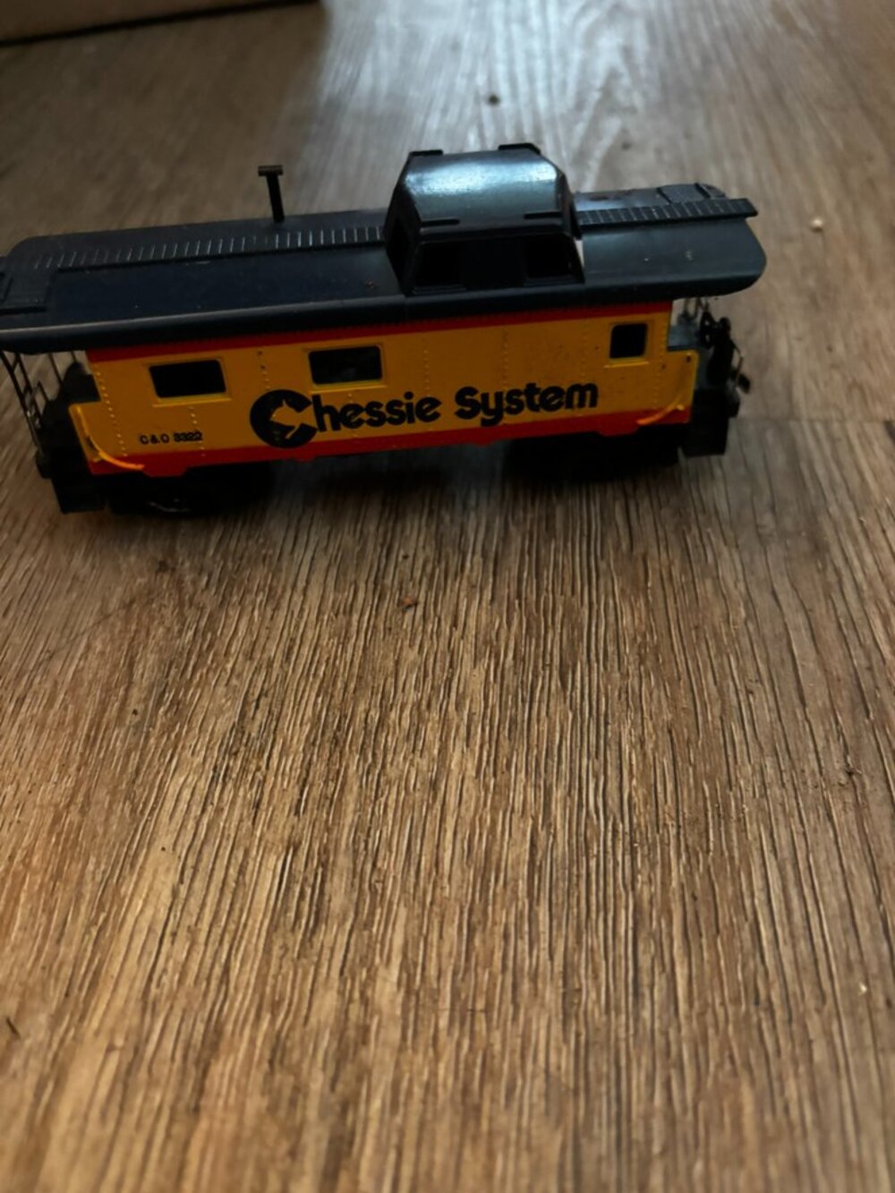 Tyco HO Chessie System Caboose 3322 railroad Train display set up